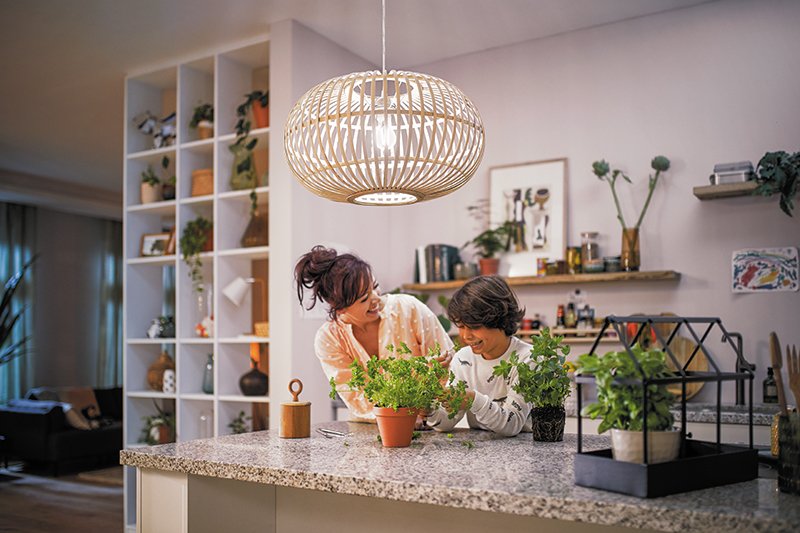 今日消费资讯：3家DIOR精品店在成都SKP正式开幕、飞利浦高效节能系列LED新品上市