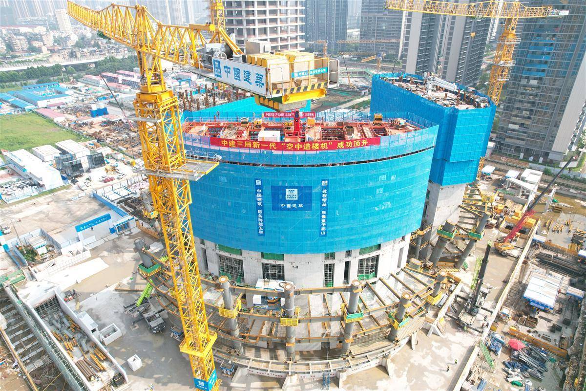 空中造楼机500米,新型载物爬楼机
