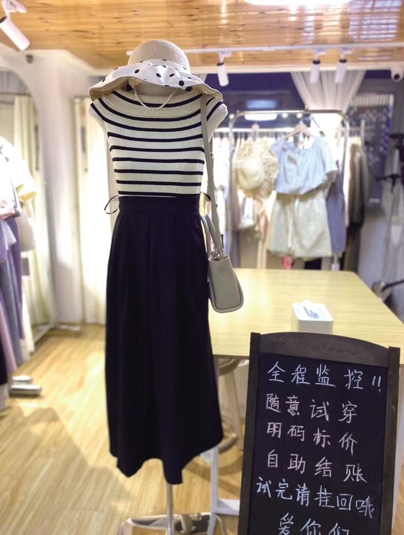 80后宝妈开了一家服装店,85后宝妈开服装店一天的收入