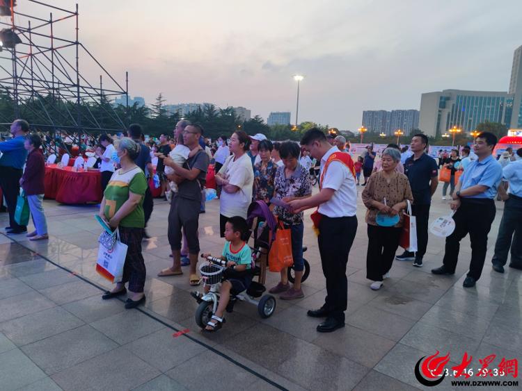 工商银行潍坊分行积极参加潍坊市2023年“守住钱袋子护好幸福家”防范非法集资主题宣传活动