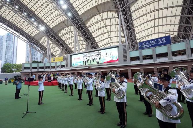 广东体育代表团出席“粤港杯”，逾两万名马友入场观赛！