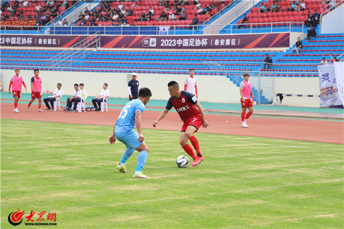 “将军”的呐喊——20年风雨依旧*安泰**小伙一颗“橙心”只为足球