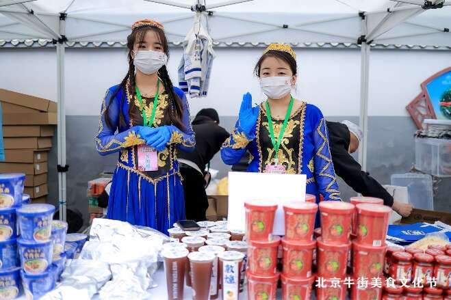 吃烤馕、赛象棋，北京牛街开斋节上架300余种美食文创