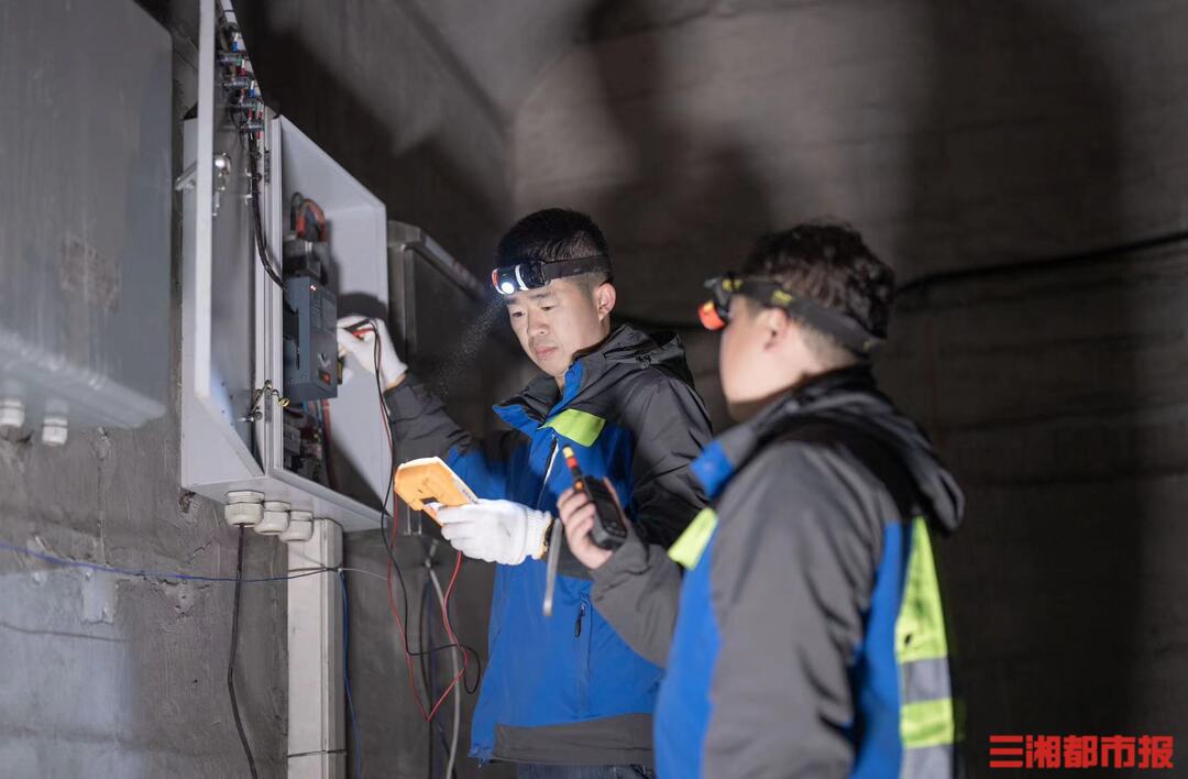 沪昆高铁的“通信管家”：护航列车飞驰通过